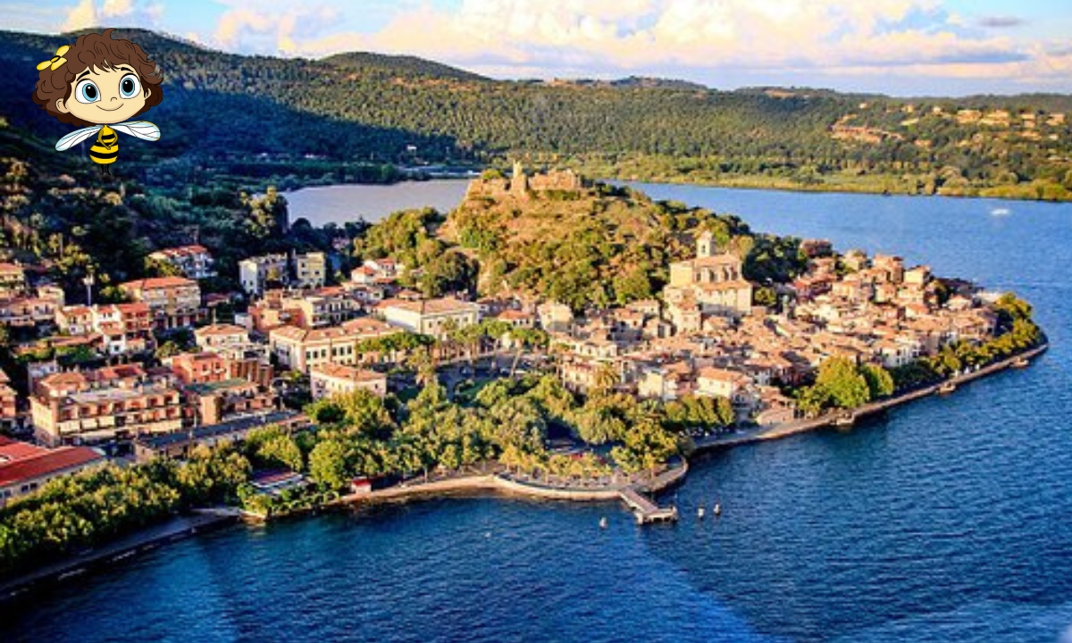 Pinuccia con la mappa completa dei tre borghi del Lago di Bracciano